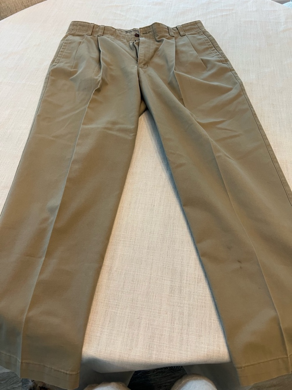 Dockers Men's Classic Pleated Chino Pants in Khaki 36x30 Like New